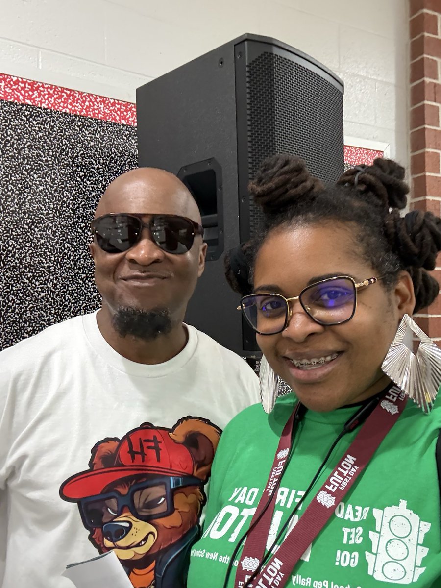 CandyReigns_'s tweet photo. @FultonCoSchools did an amazing job getting families ready for #FirstDayFulton.  The vendors were amazing! @V103Atlanta  kept the vibes high with great music. Have a great year families! #momoftwo #theveganteachermama @PalmettoEagles @Banneker_HS https://t.co/N4WsQ0VTsW