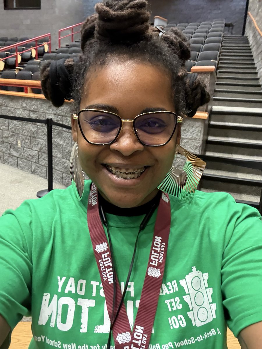 CandyReigns_'s tweet photo. @FultonCoSchools did an amazing job getting families ready for #FirstDayFulton.  The vendors were amazing! @V103Atlanta  kept the vibes high with great music. Have a great year families! #momoftwo #theveganteachermama @PalmettoEagles @Banneker_HS https://t.co/N4WsQ0VTsW