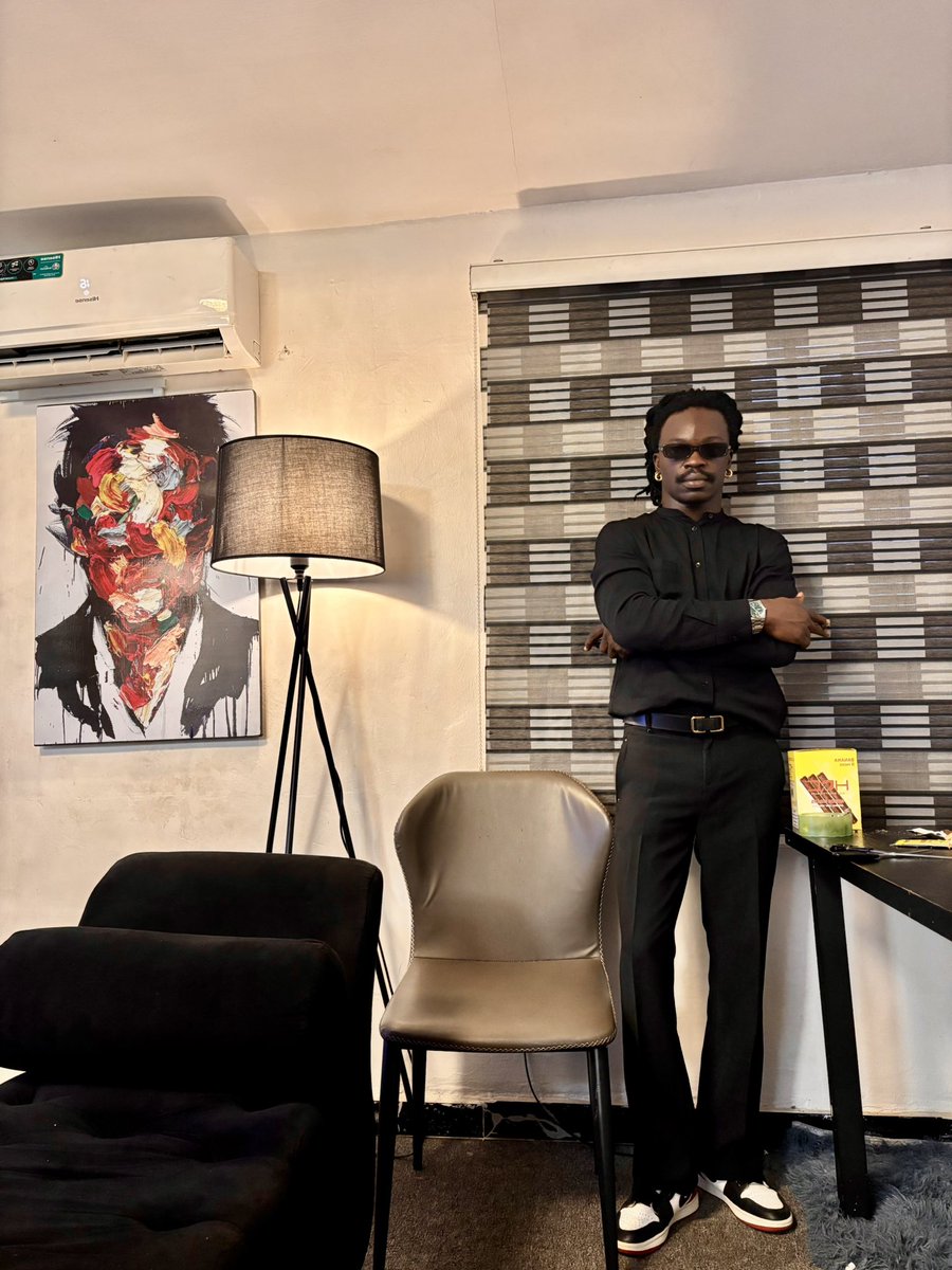 UrglyGramm's tweet photo. Sir Urglygramm in Black https://t.co/GxbcQZdBe7
