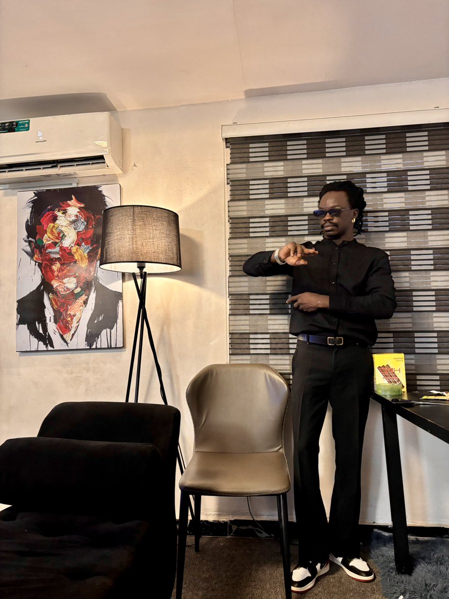 UrglyGramm's tweet photo. Sir Urglygramm in Black https://t.co/GxbcQZdBe7