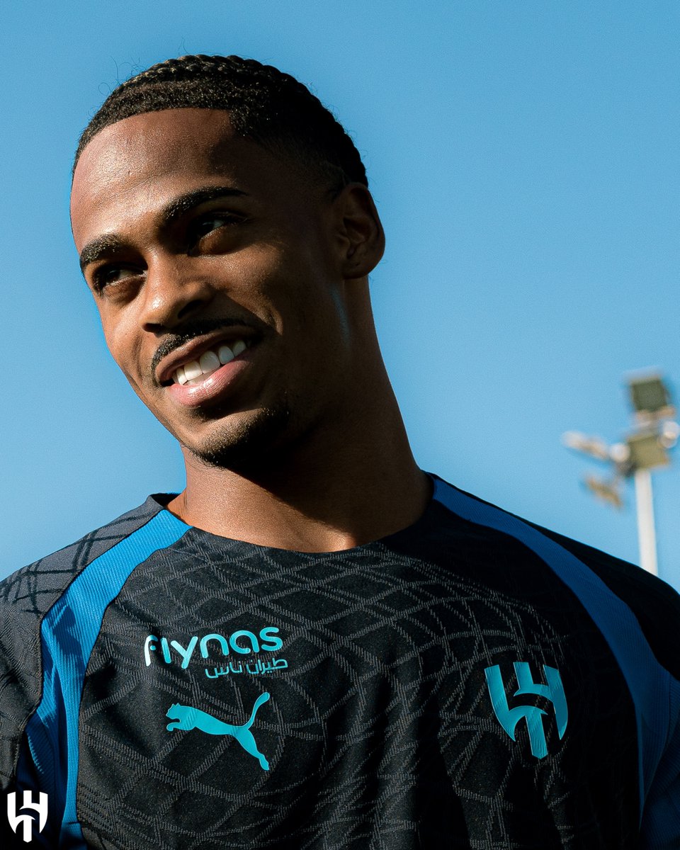 Alhilal_EN's tweet photo. Summer’s Smile 😃💙 https://t.co/knt5Dy5mFR