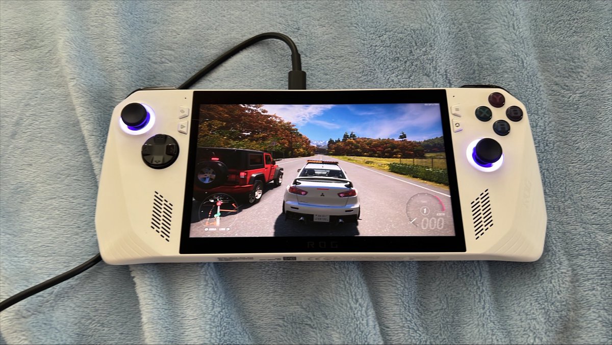 _ktg5's tweet photo. gaming on the go https://t.co/yjgV87K2qv