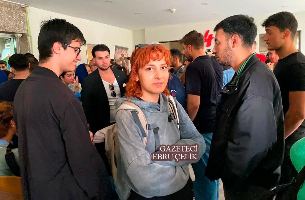 Sol_Yumruk3's tweet photo. Yılın Habercilik ödülü Birgün Gazetesi Muhabiri Ebru Çelik’e verilsin. 👏
@Ebrupcelik https://t.co/MzOvehtnMQ