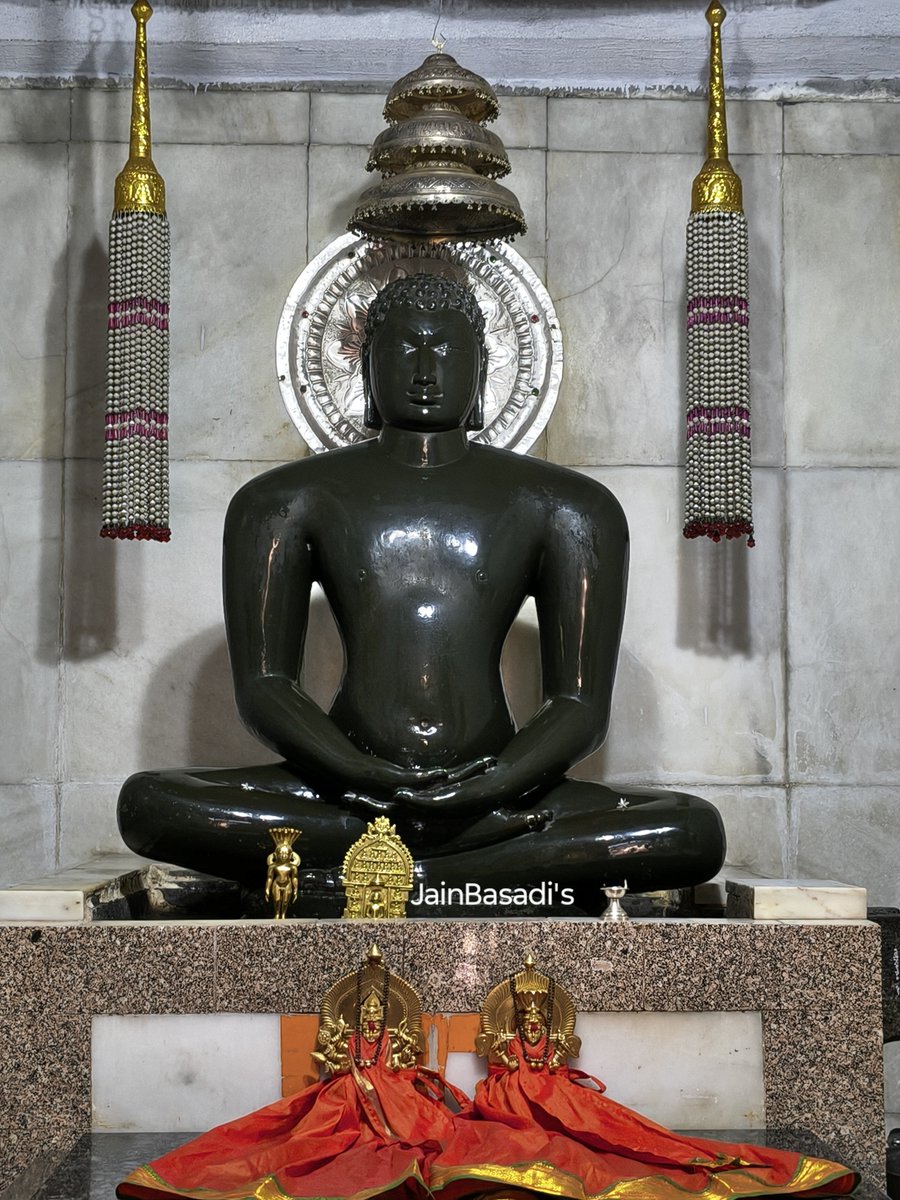 crp9786's tweet photo. Ancient adinath Jainpeth Basti/ Basadi, Chikkodi, Karnataka 

#ancientjainidols
#adinath
#Rushabhnath
#chikkodijainmandir
#jainbasadi https://t.co/ptbZOoQNCf