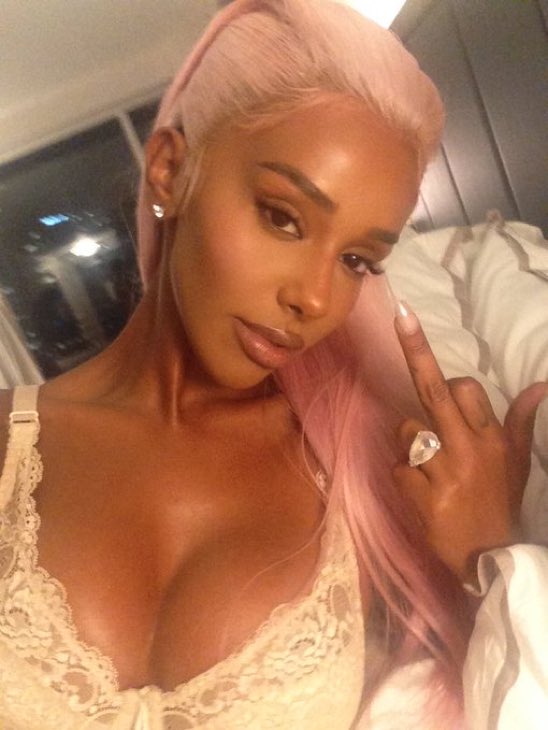 callchxrry's tweet photo. angels have pink hair https://t.co/s7bqsRYGU1