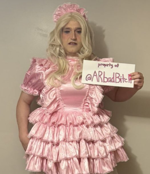 ARbadBitch's tweet photo. Pretty pink sissy maid @LexiLixEm is MY property! #exposed #humiliation https://t.co/SxBt8cRVJh
