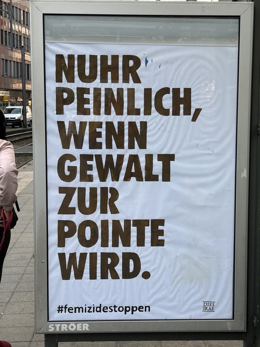 ADKH_ADKH's tweet photo. Frankfut'ta 14 Temmuz da işlenen kadîn cinayeinin ardından, merkezi yerlerde ki Billboardlara kadın cinayetlerine dair Afisler asıldı.
30 Temmuz Kelkheim banhof'unda  Saat 18.30 da bir anma  ve proesto  yapilacak. https://t.co/K0Kt32DyOI
