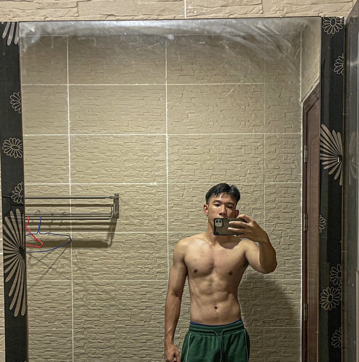 ApilakO2966's tweet photo. กลับมาฟิตใหม่ 

#gym #สมุทรปราการ https://t.co/mKY2fHoCyG