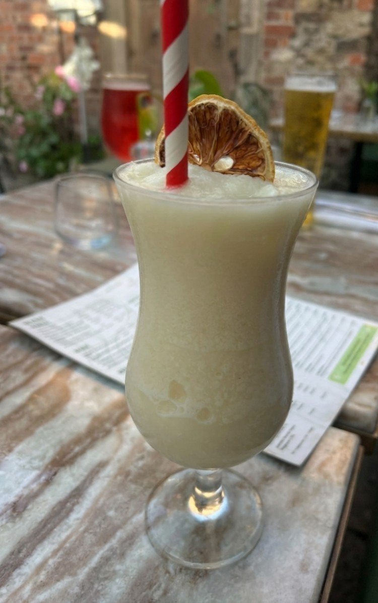MagdalenaSzomb1's tweet photo. Good food, green vibes, perfect reset ...🌿💚🍹😉
#TheGardenBarRestaurant #RestaurantVibes #Monton #ItalianFood #Piñacolada https://t.co/0J8afHuTaH