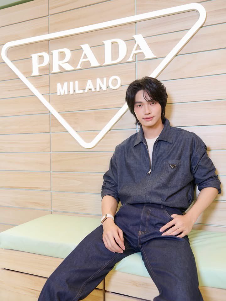 WinmetawinO's tweet photo. Highlights from Prada Beauty Ambassador Win Metawin’s visit to the Prada Beauty Summer Market at Central Chidlom in https://t.co/5RTzOvtKOc Metawin O. 

PRADA BEAUTY SUMMER X WIN

#PradaBeautyxWin #PradaBeauty 
#PradaMakeup #PradaFragances 
#winmetawin https://t.co/VM0St2yPEh