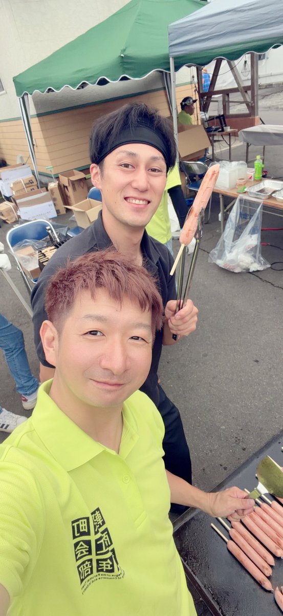 HatchOneWorks's tweet photo. 今日はかるまい夏祭り！🏮

今年は商工会青年部として、フリーマーケット＆花火大会の開催に携わらせていただきました🙌🏻

地元のイベントに地元民として参加できるのって最高だな〜としみじみしました🙏🏻

(あ！髪色は、薄めのミルクティーブラウンになりました😂)

#岩手 #軽米 #商工会青年部 #夏祭り https://t.co/R8NMtSqAFr