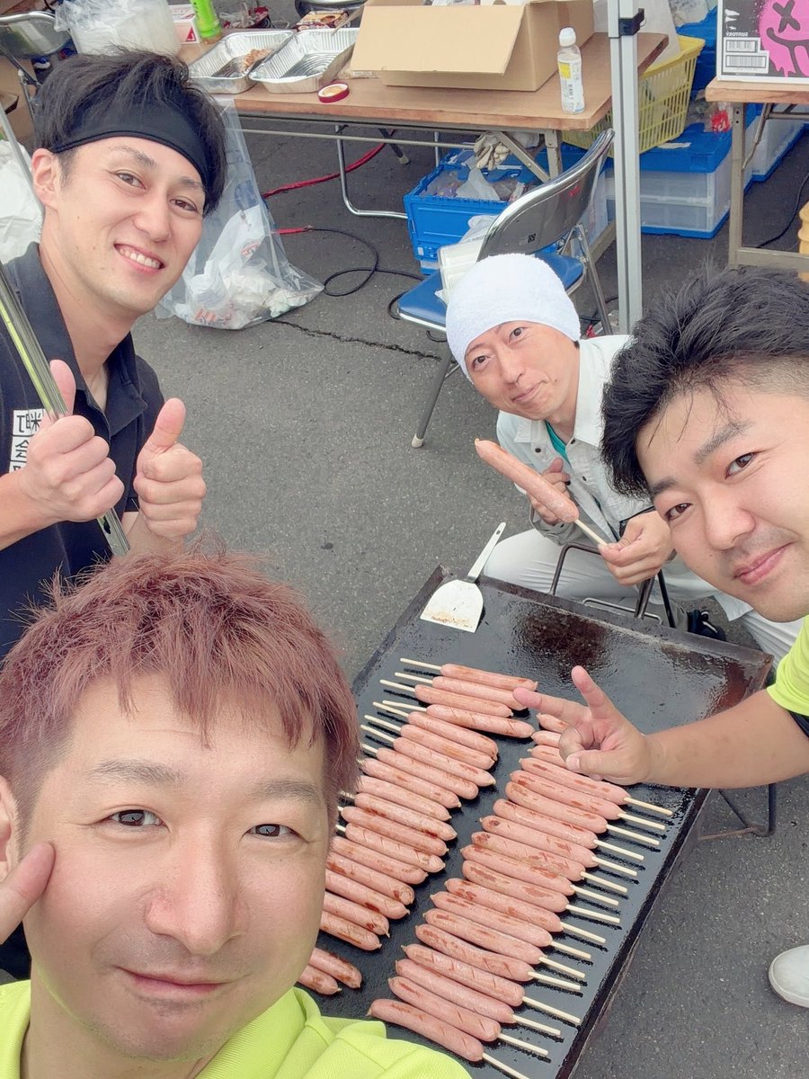 HatchOneWorks's tweet photo. 今日はかるまい夏祭り！🏮

今年は商工会青年部として、フリーマーケット＆花火大会の開催に携わらせていただきました🙌🏻

地元のイベントに地元民として参加できるのって最高だな〜としみじみしました🙏🏻

(あ！髪色は、薄めのミルクティーブラウンになりました😂)

#岩手 #軽米 #商工会青年部 #夏祭り https://t.co/R8NMtSqAFr