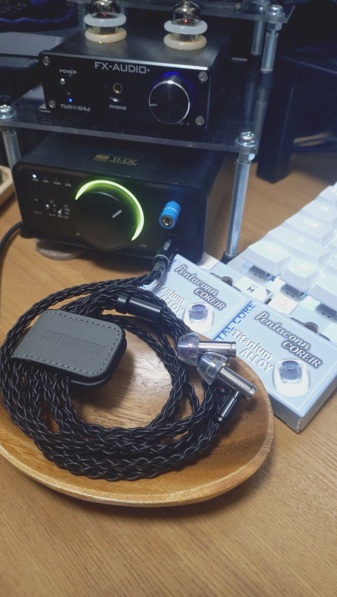 redshift1582's tweet photo. CORREIR Ti ALLOY着弾
ケーブルやイヤピのテストにいつも使っているfinal E5000で比較

Brass
低音★★★
中音★★★★
高音★★★★★
AL
低音★★★★★
中音★★★★
高音★★★
Ti
低音★★★★
中音★★★★
高音★★★★

他に比べ、全域で満遍なく明瞭度が増す感じ
#CORREIR
#TiALLOY https://t.co/w2mxIYoTFT