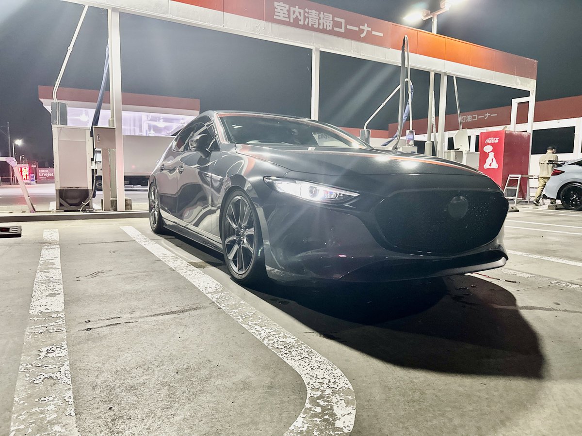 cawa_mazda3's tweet photo. 昨日深夜洗車したけどこの時間帯でも汗かく
数年前に買ったプレクサス、いつの間にか値段3倍になっててびっくり...もうなくなったら買えないね(；；)
6年で引きちぎれたワイパーゴムも交換していい感じ🙆‍♂️ https://t.co/aFXlxyzYVj