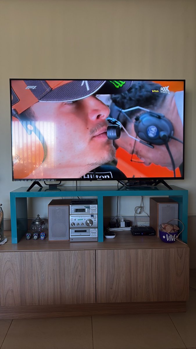 mrfing's tweet photo. #TELEMETRICO Desde San Juan viéndolos. Tengo una pregunta porque le pegan tanto a Lecrerc y a Ferrari !? https://t.co/WES7IRE4GJ