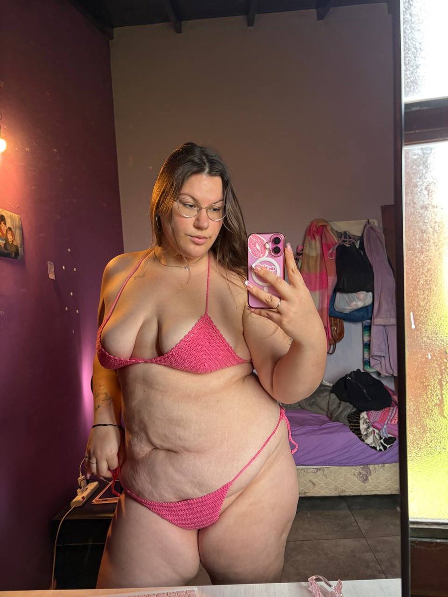 PhoNeu48_sc's tweet photo. Chubby or fat, which word fits me best? https://t.co/8GnWpuoOTN