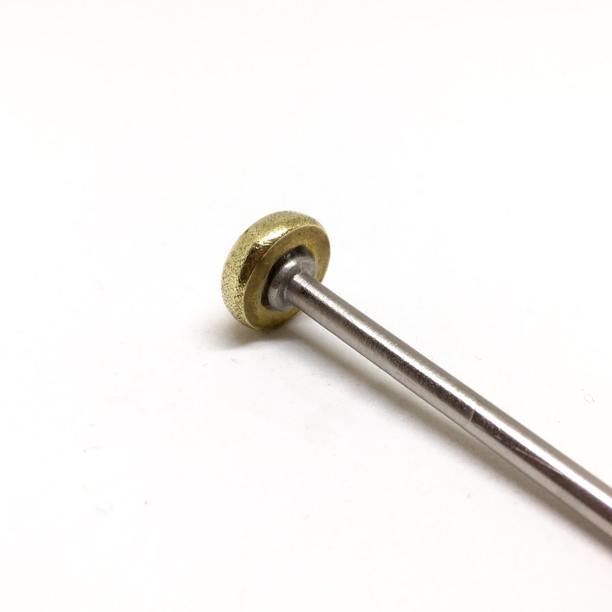 shirokanefactoy's tweet photo. 博物ふぇすてぃばる１２お立ち寄り、お買い上げいただきありがとうございました。長年販売してきた「ねじかんざし真鍮なべスタンダードが今回でイベント分完売となり、最後の１本がminneに残るのみとなりました。長い間ご愛顧いただきありがとうございました。
#博物ふぇす　＃ねじかんざし https://t.co/GAwVXBD3J6