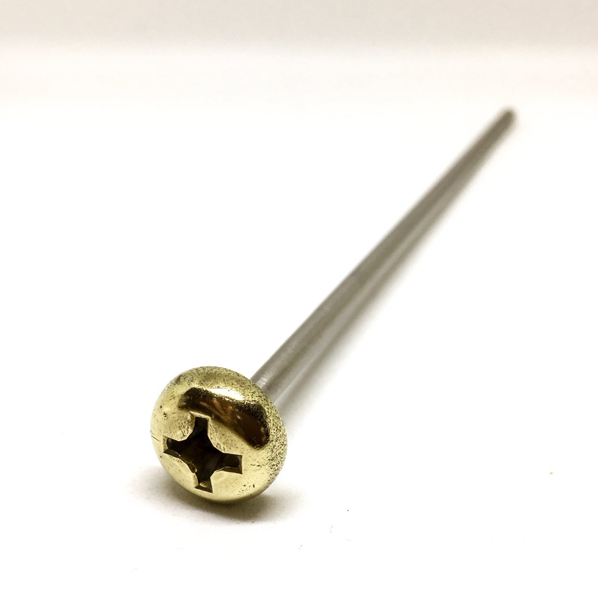 shirokanefactoy's tweet photo. 博物ふぇすてぃばる１２お立ち寄り、お買い上げいただきありがとうございました。長年販売してきた「ねじかんざし真鍮なべスタンダードが今回でイベント分完売となり、最後の１本がminneに残るのみとなりました。長い間ご愛顧いただきありがとうございました。
#博物ふぇす　＃ねじかんざし https://t.co/GAwVXBD3J6