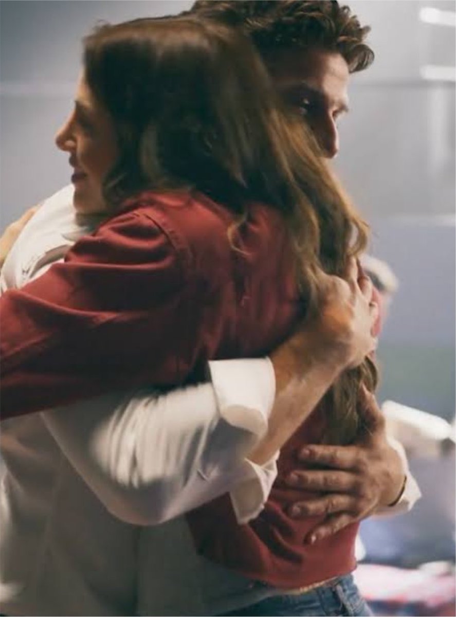 Chayscene's tweet photo. Nossa opinião crítica : 
A separação destruiu a vida dos dois de maneiras diferentes.Adriana perdeu anos da própria vida . Pedro, por outro lado, ficou preso à culpa, ao casamento e à incapacidade de agir.
Então temos dois personagens que continuam amando um ao outro. Continua https://t.co/LaBO8yNs6F