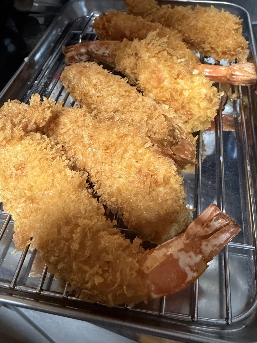 serorin_VRc's tweet photo. ぶいちゃフレンド3人で作る晩御飯ッ！ https://t.co/JGHHag0VjU