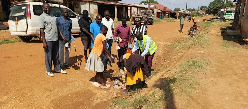 AmuriaDLG's tweet photo. NATIONAL CLEANING DAY:
Orungo TC Residents in action. https://t.co/uCo3s0nxt6