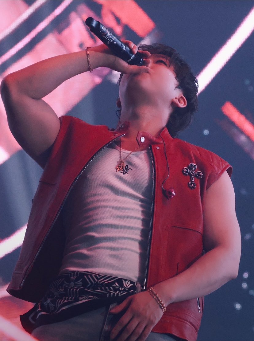 hyunkitte's tweet photo. CHANGBIN DO CÉU AS TETA DURA 🥴 https://t.co/dbXwphDjog