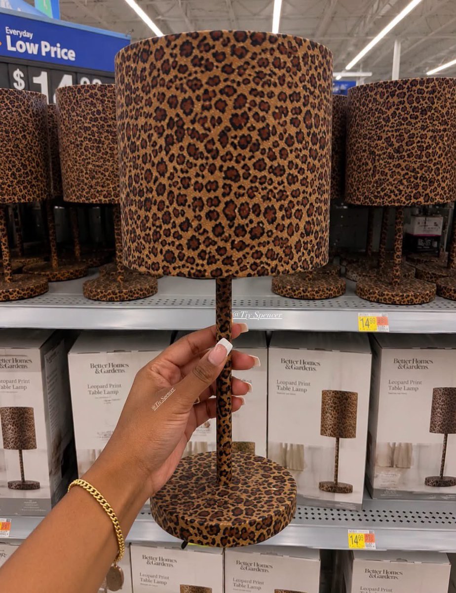 thatgirlmulaa's tweet photo. this lamp omgeeeee 😍😍✨🤎🖤 https://t.co/JJIrXHrHXx