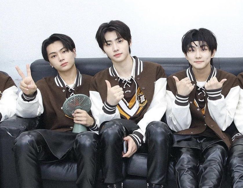 mooonstruc's tweet photo. 양정원 공이즈랑 같이 있을 때 동생티 팍팍 나는 거 너무 기여워 https://t.co/OjDRcOUUvp