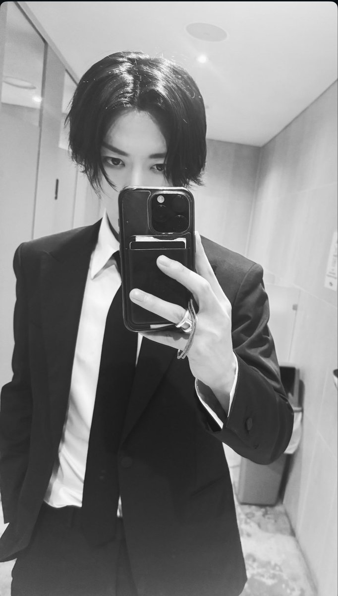yutapics's tweet photo. #YUTA IG story update https://t.co/BolQEVEwga