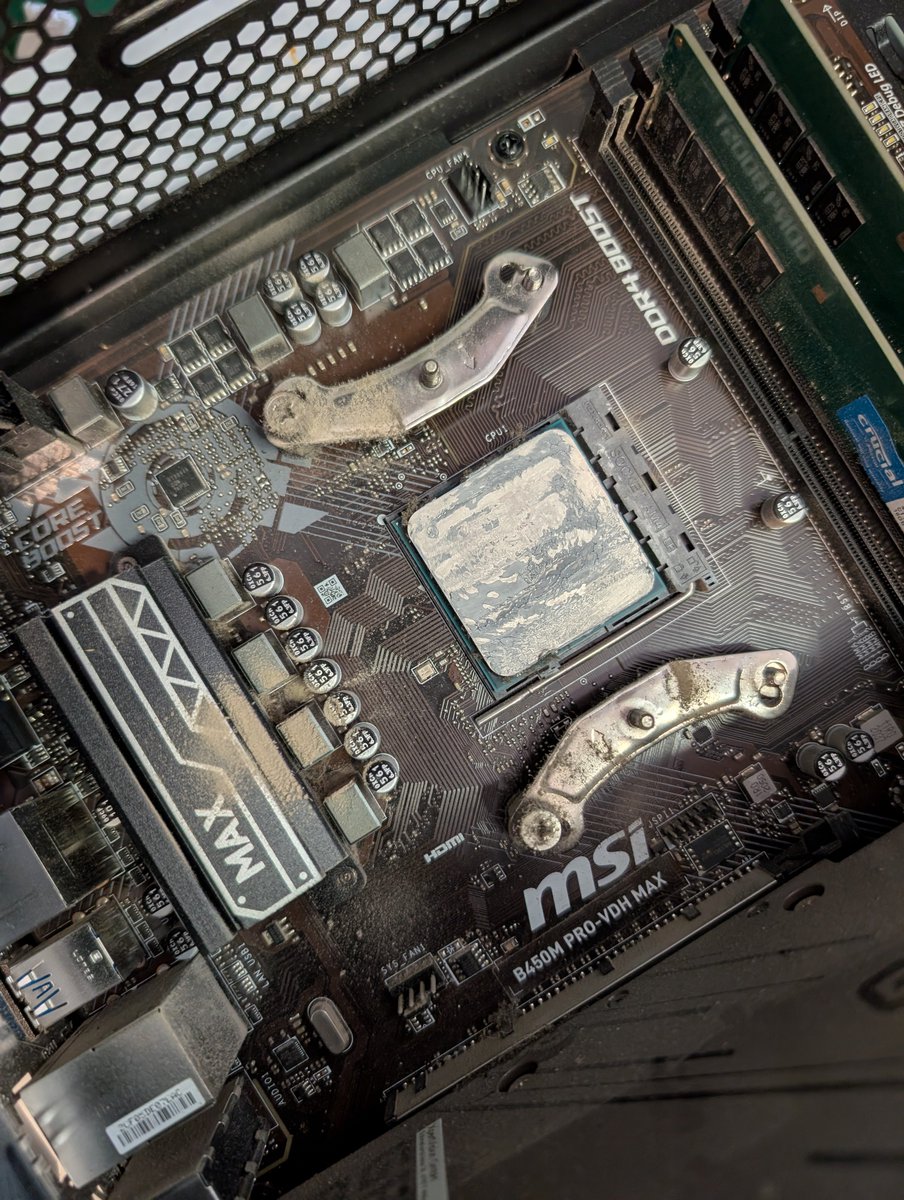 nifrendiel_art's tweet photo. My mod actually came to my house cause I needed to clean my pc / change the thermal paste.
Yeah.....
Yeah.....
I got nothing to say lmao https://t.co/BBPKcFro5C