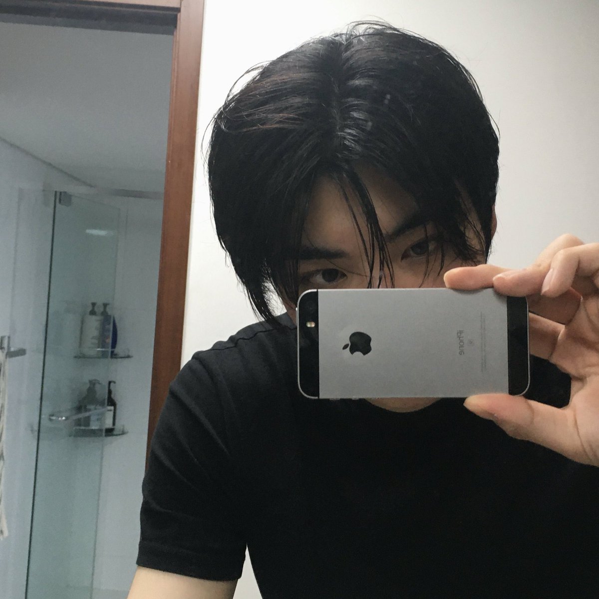 gunxhism's tweet photo. gunwook posted these pics AND used a chase atlantic song with the caption “Fortis Fortuna Adiuvat💟” that translates to “fortune favors the brave” 

his thirst trapper era truly has began with that iphone se 😭 https://t.co/XlNFHG9q0h