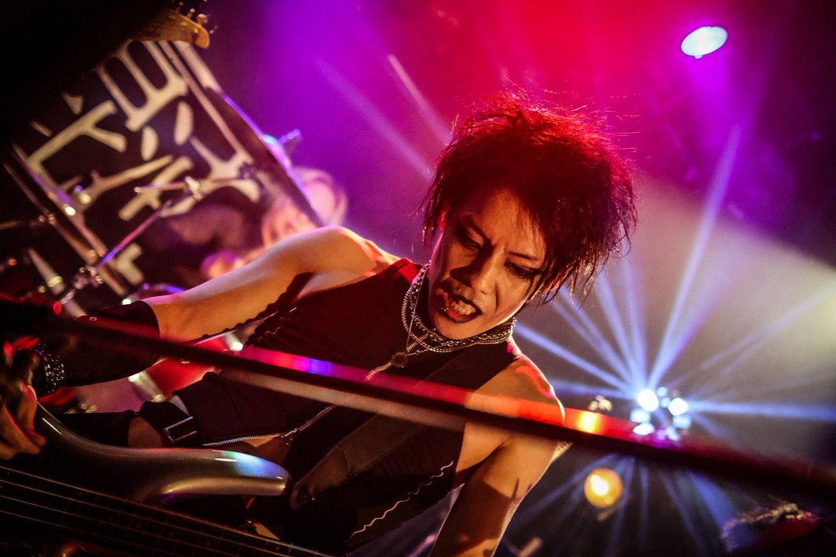 naoetoSadies's tweet photo. 混沌少年ライブでした。
一部、二部共にクッソ楽しかったー😆😆
最後は急遽、見に来てくれてた混沌少女メンバー達も参加してくれて凄く感慨深いライブになりました。

次は福岡DRUMBe-1、B.9V1‼️

死ぬ気で行きます。

#混沌少年
#混沌少女
#新高円寺LOFTX
#IDOLintheDARK https://t.co/7JLwFzd3AW