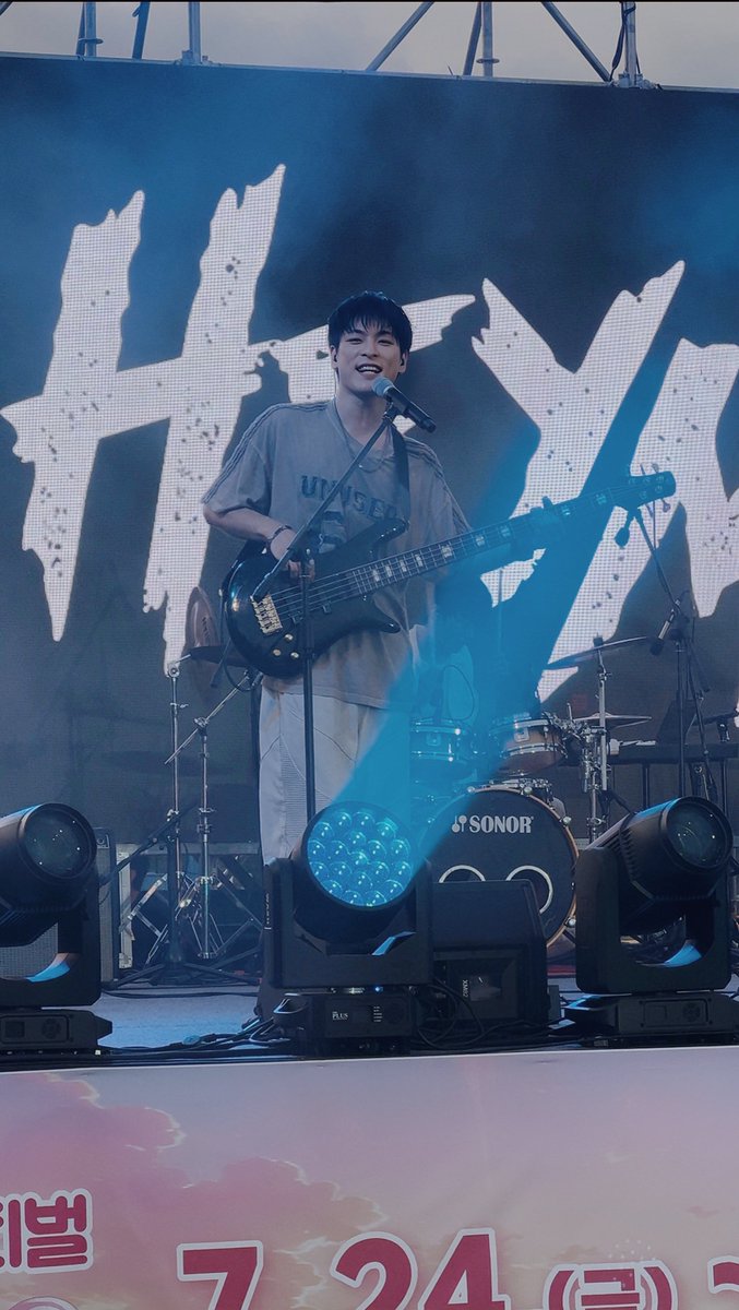 MonicaPertiwi96's tweet photo. 260725 SSUM FESTIVAL
Samcheok Beach
#HEYMEN #헤이맨 #kband #삼척해변 #밴드 https://t.co/8sOPKXA81P