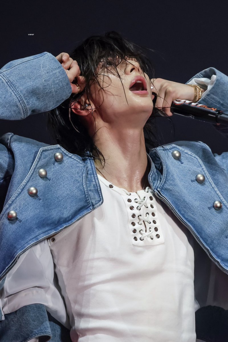 hynjinsuniverse's tweet photo. hyunjin aura on stage🔥

~ 260725 RUN IT SEOUL D-1 #hyunjin https://t.co/3TdDoeMBbX