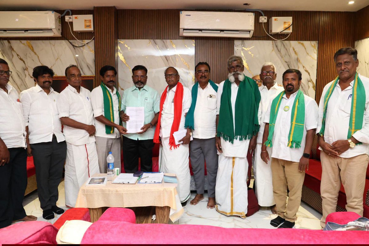 thirumaofficial's tweet photo. விவசாய சங்க தலைவர்கள் இன்று அம்பேத்கர் திடலில் மரியாதை நிமித்தமாக சந்தித்து கோரிக்கைகளை முன்வைத்தனர். https://t.co/SFPvq5gnDx