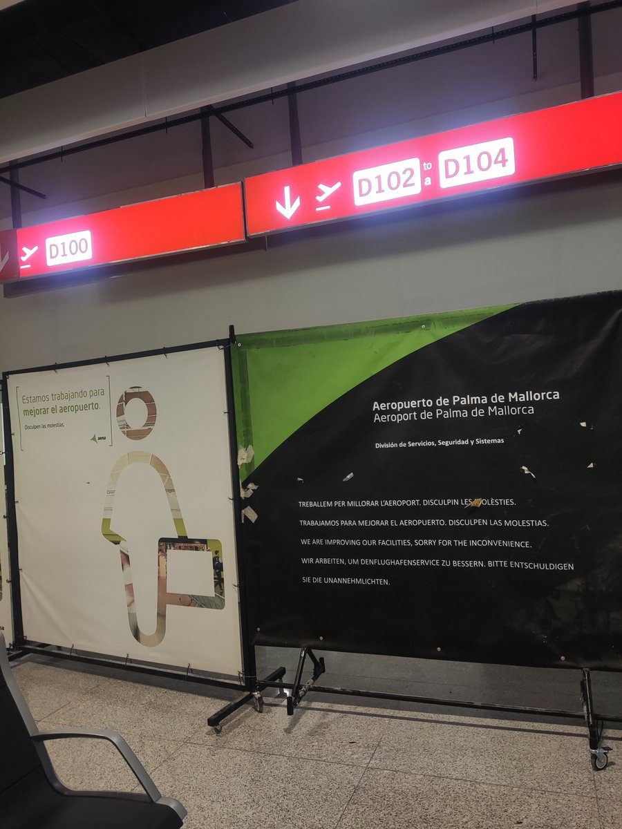 GabrielTorrensT's tweet photo. El aeropuerto que no estaban ampliando... Nuevas puertas de embarque y fingers listos en un pasillo interminable de Son Sant Joan, Mallorca @aena ¿Por qué no lo han inaugurado @oscar_puente_ @F_Armengol y Rosario Sánchez antes de la manifestación de @menysturisme ? https://t.co/UyAA56Ckhy