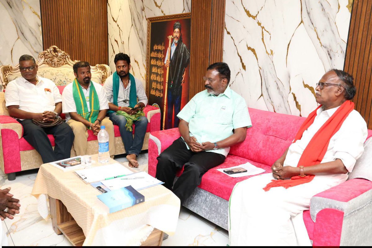 thirumaofficial's tweet photo. விவசாய சங்க தலைவர்கள் இன்று அம்பேத்கர் திடலில் மரியாதை நிமித்தமாக சந்தித்து கோரிக்கைகளை முன்வைத்தனர். https://t.co/SFPvq5gnDx