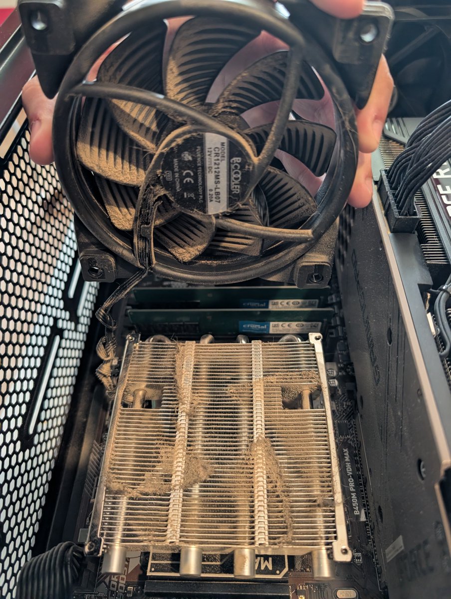 nifrendiel_art's tweet photo. My mod actually came to my house cause I needed to clean my pc / change the thermal paste.
Yeah.....
Yeah.....
I got nothing to say lmao https://t.co/BBPKcFro5C