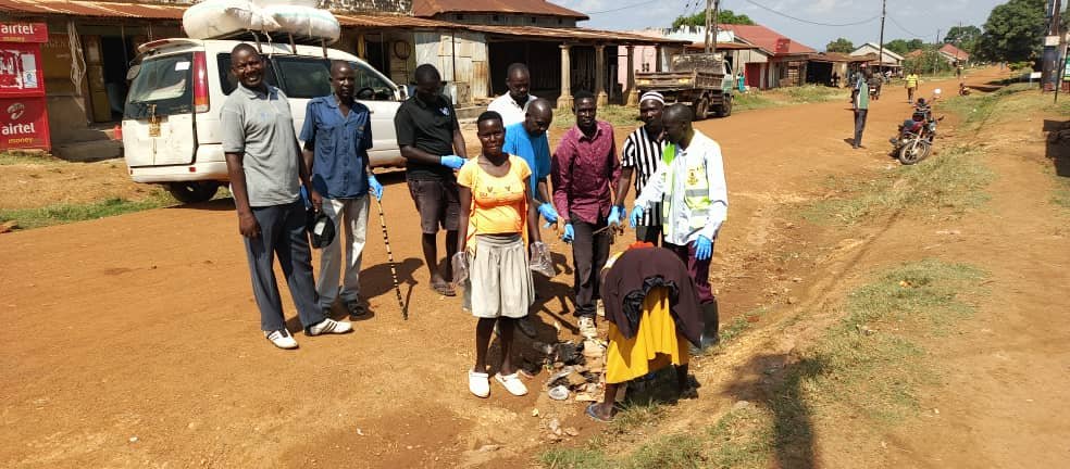 AmuriaDLG's tweet photo. NATIONAL CLEANING DAY:
Orungo TC Residents in action. https://t.co/uCo3s0nxt6