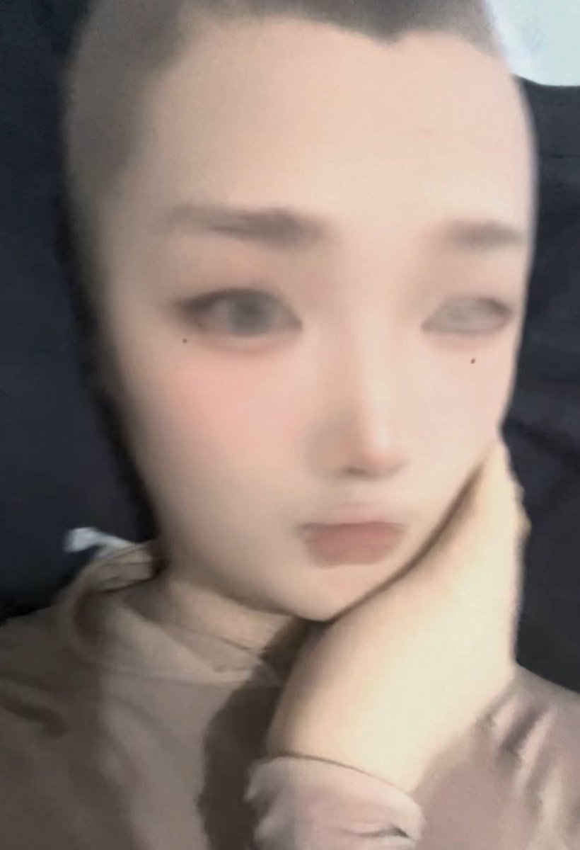 Xiaoxioyoyo's tweet photo. 周末~
又可以被丝袜全身包裹着睡到自然醒啦☺️~ https://t.co/z9vPjPAy9o