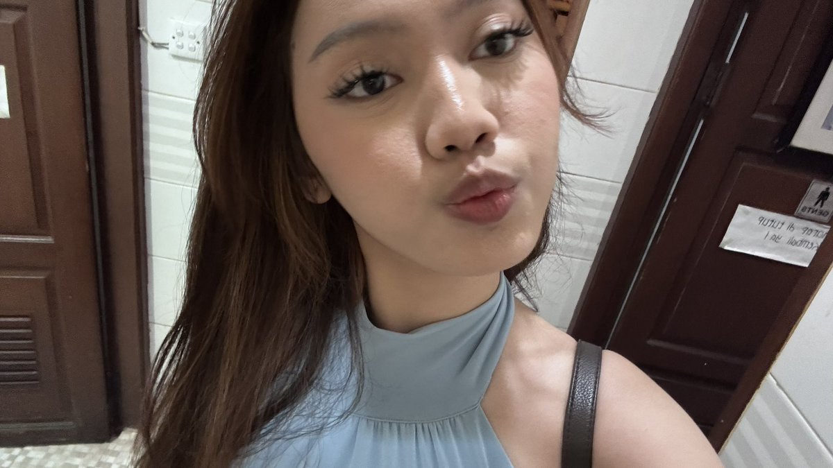 chellodry's tweet photo. legit love how my makeup turned out yesterday https://t.co/CuGoYAlOUy