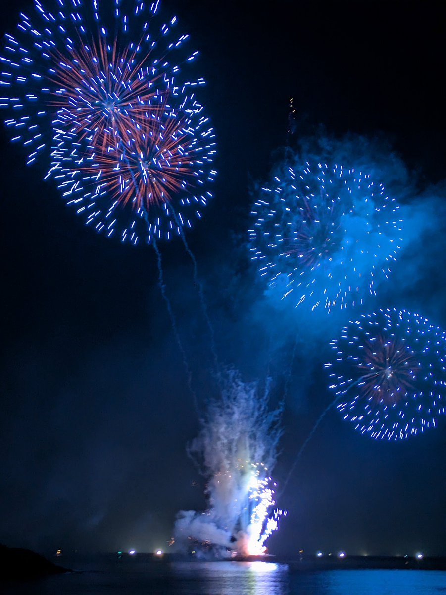 Wqkpc4vAmJLEOm1's tweet photo. 今年も岩美の花火綺麗だった🤩✨✨✨🥹✨✨✨ https://t.co/RKFEMaly6y