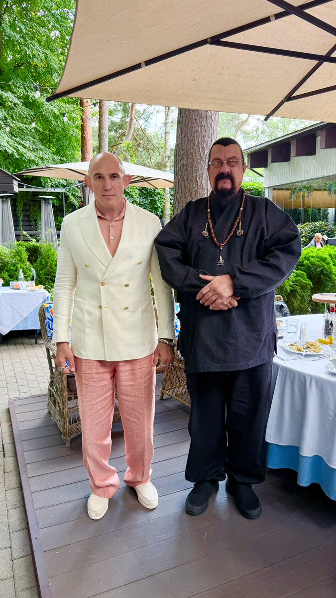 oleynikufc's tweet photo. Great time with Master 🙏🙏

Прекрасно проведенное время за обедом с замечательным человеком, который благодаря своим ролям и амплуа в них вдохновил миллионы людей 

#спорт #мотивация #олейник #stevensegal #oleynik https://t.co/1IKGBIOSn0