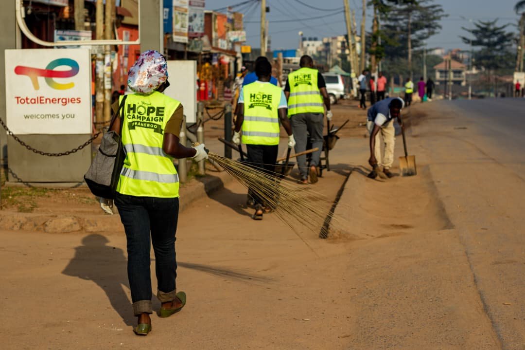 doraforchrist's tweet photo. Woman on A mission 
#HopeCampaignCommunityCleanup https://t.co/om2PgULxnY