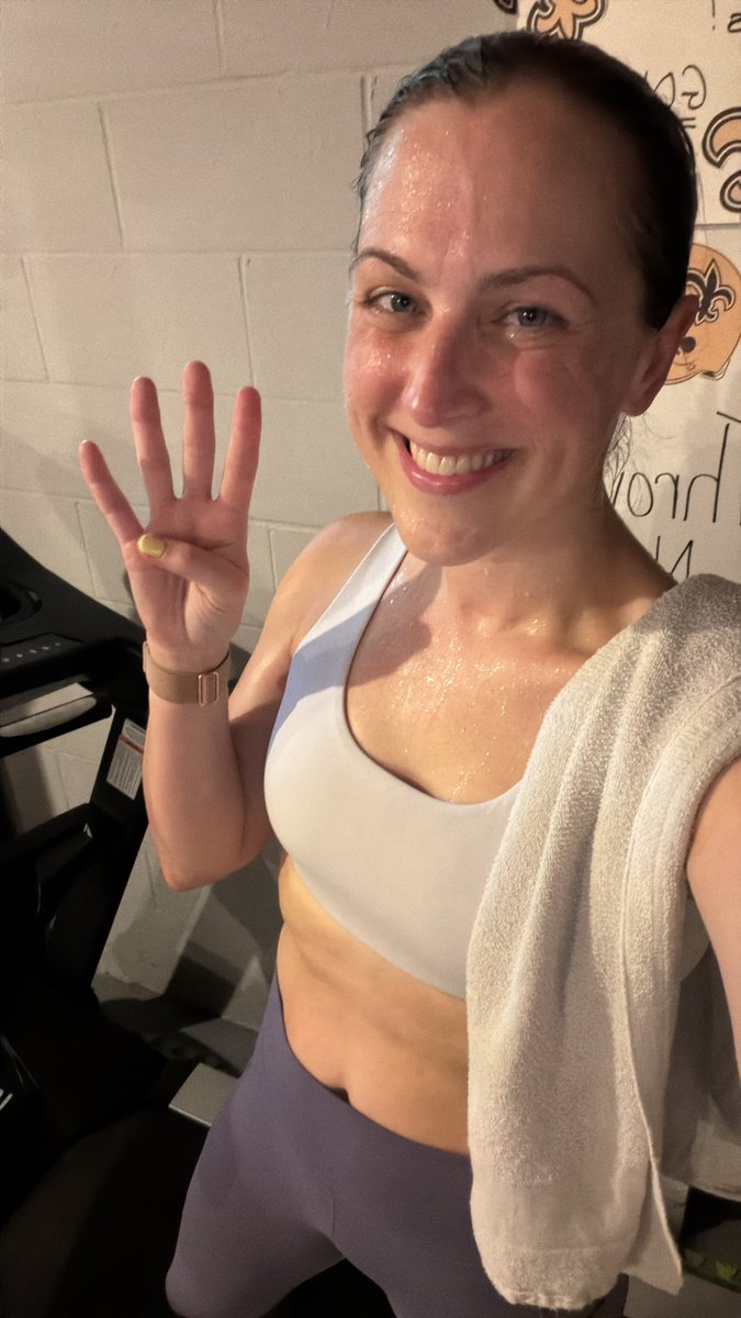 Girl81Runner's tweet photo. TEN STRAIGHT weeks of running 4-5ks. Thankful for the blessings that enable me to come to this space, which does such good for my entire well being. Happy Saturday, Friends! https://t.co/ygHwwvBI23