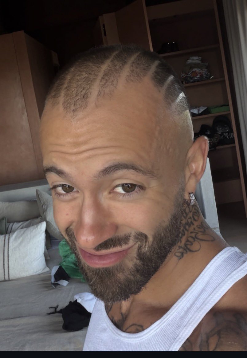 acetaminofenmk's tweet photo. Las Trenzas de feid son vía bluetooth o como ? https://t.co/xhZjE3s71C