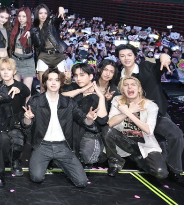 gunilsmenu's tweet photo. i really thought ode was missing from the ACON 2026 group photo 😭 turns out he was just in between sung hanbin and haru in the middle https://t.co/Jq9D3Axwk3