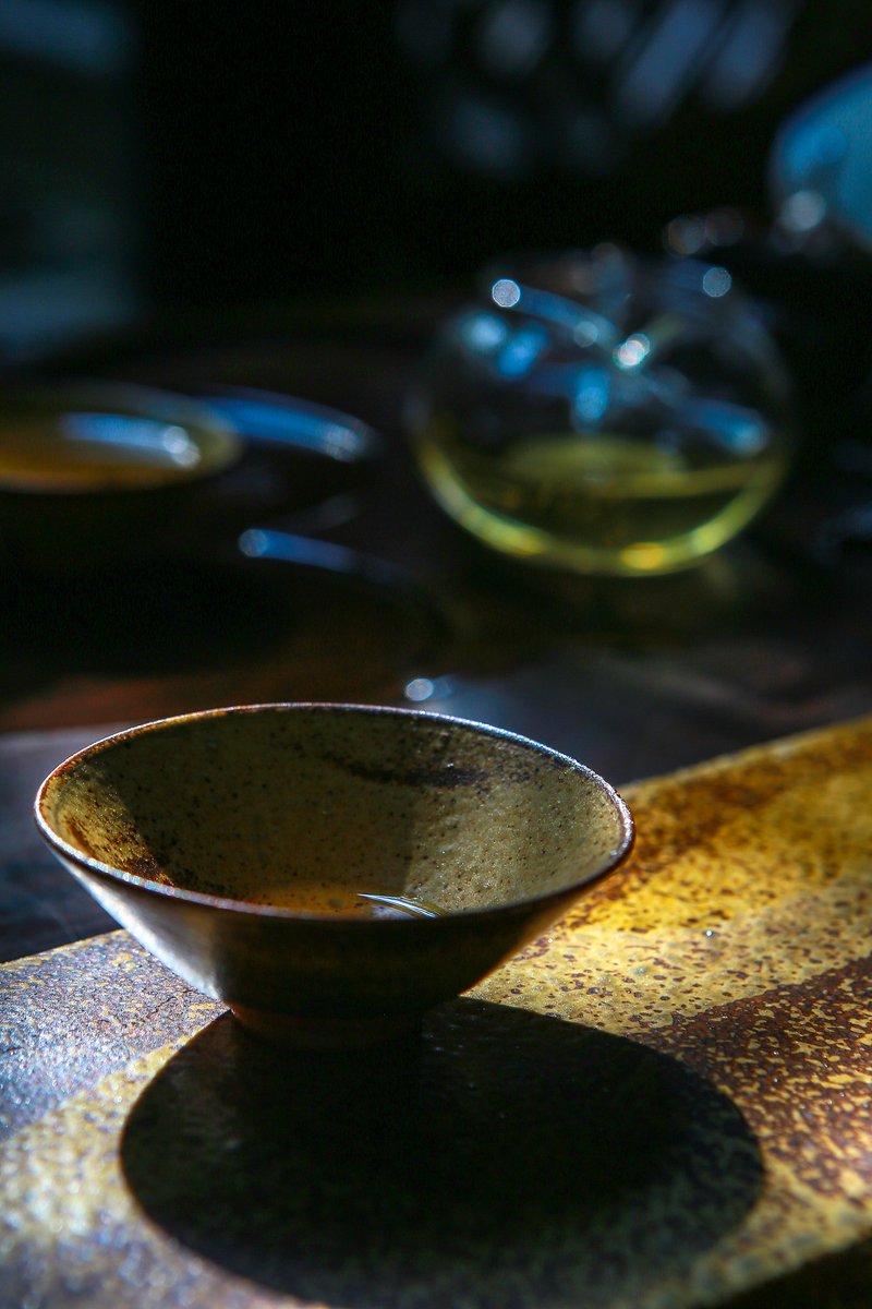 mingming117117's tweet photo. [The last bowl of hot miso soup warms cold hands u0026 tired souls at 1:17 a.m. — quiet nights taste like salted grilled fish and unspoken stories.]， https://t.co/i4yzn854gb