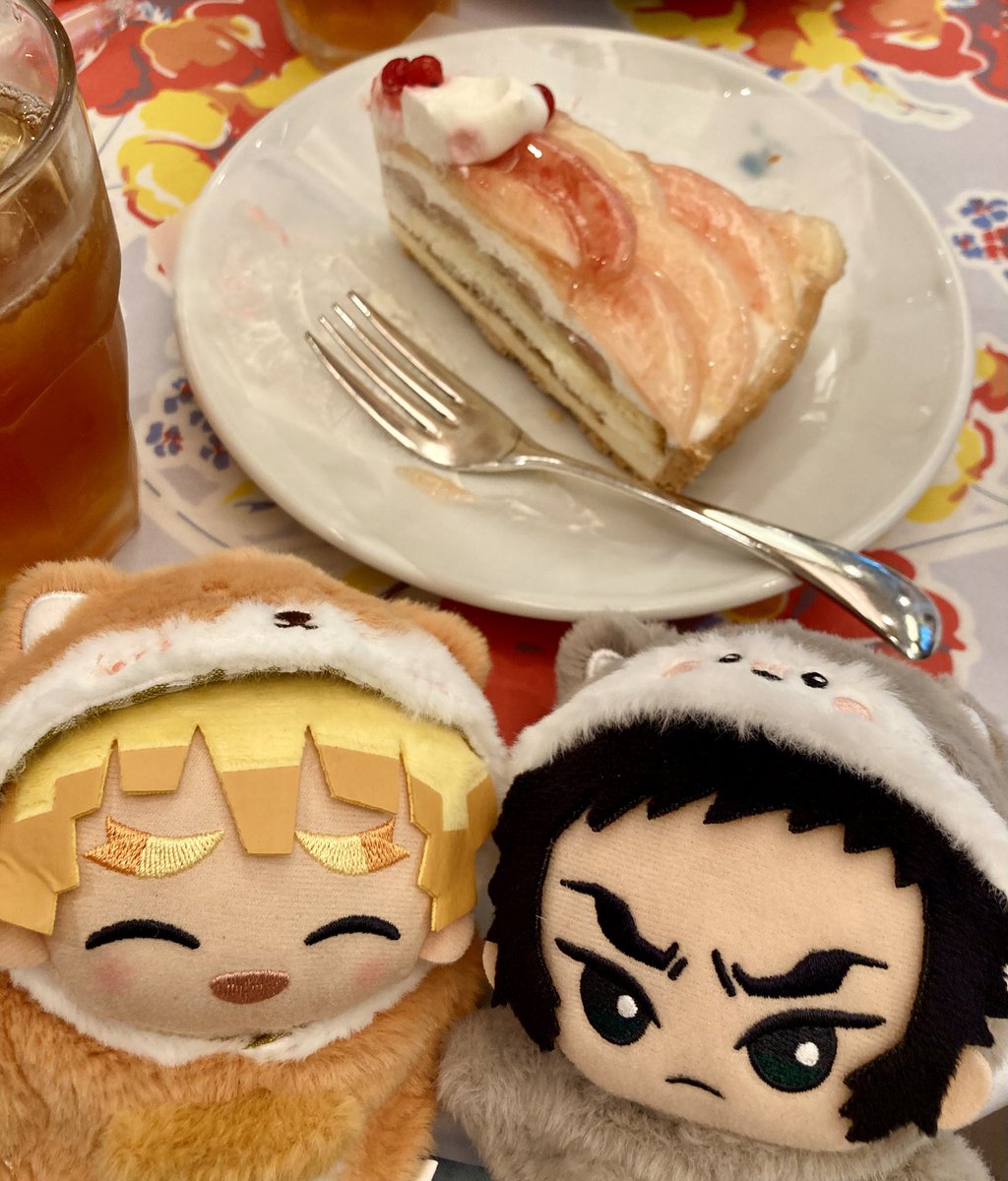 aktk_zk's tweet photo. 本日は室町さんと邂逅〜感謝❣️
念願の桃茶会🍑ぬい集合🧸ランダム運試し💛💙 https://t.co/07igF01OAO