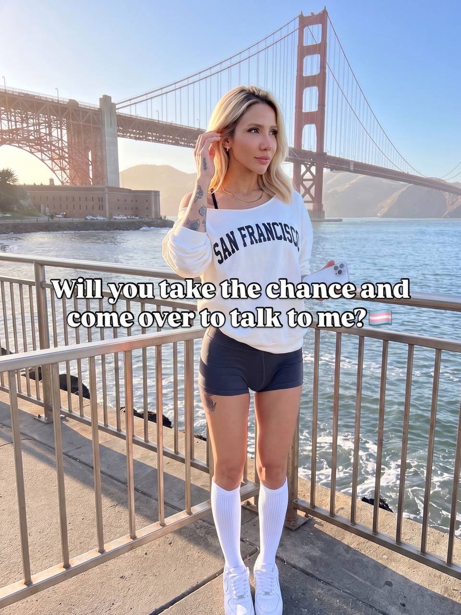 RosyTSdream's tweet photo. Have you ever been to the Golden Gate Bridge?🌁🏳️‍⚧️ #transgirl #transwoman https://t.co/BU8dXIWAla